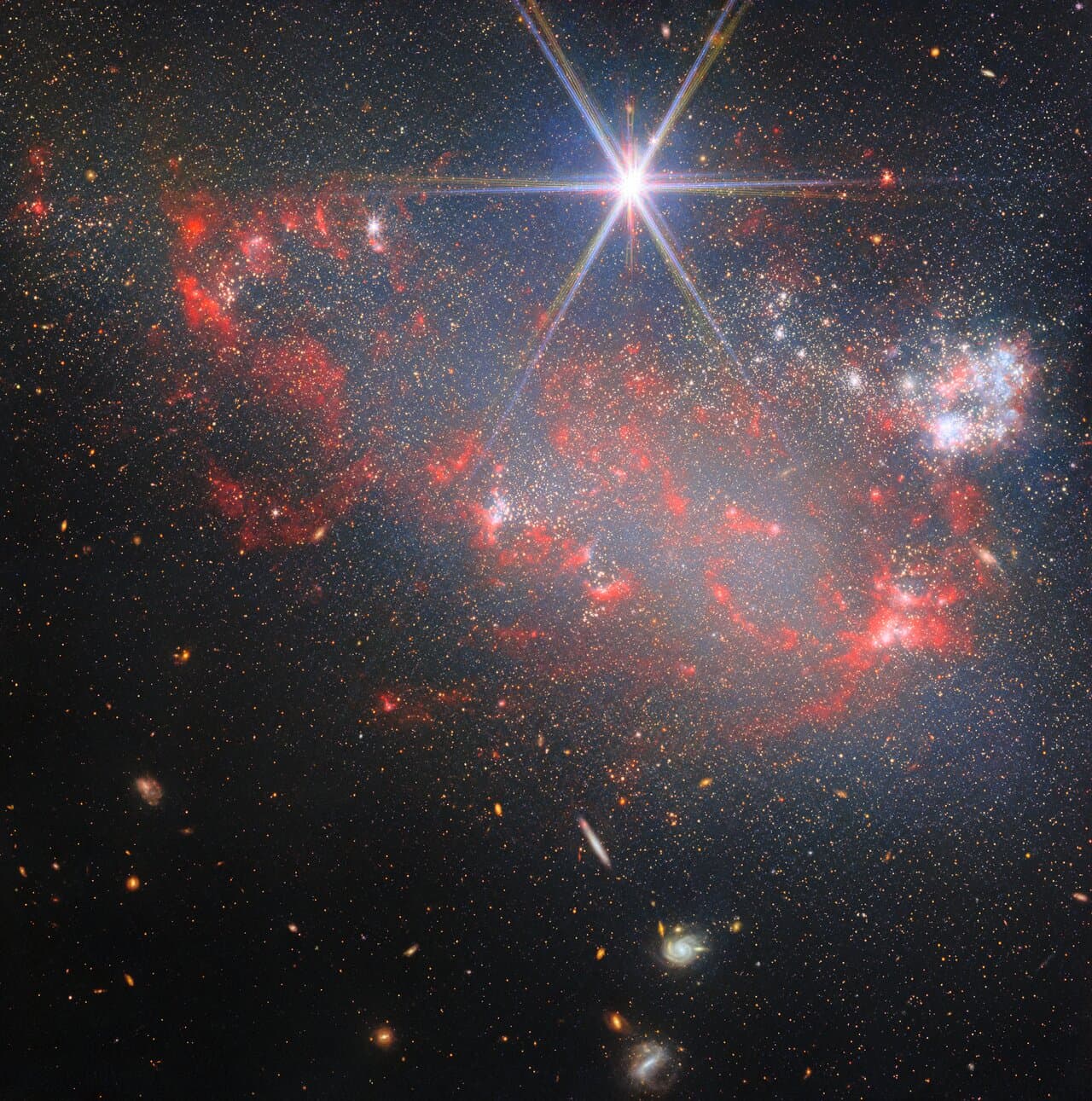 El James Webb retrata Arp 263, una galaxia deformada por una antigua colisión