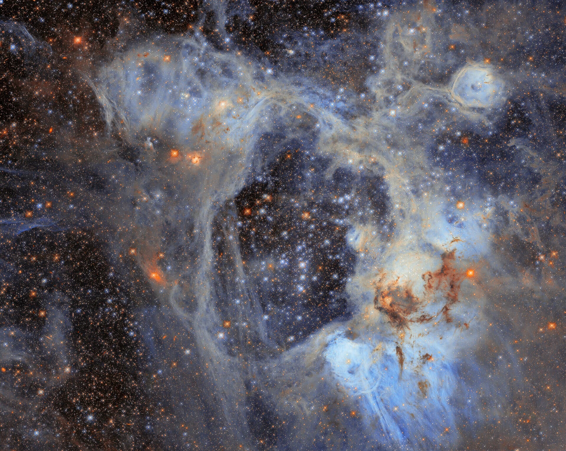 El Hubble retrata una superburbuja tallada por estrellas jóvenes