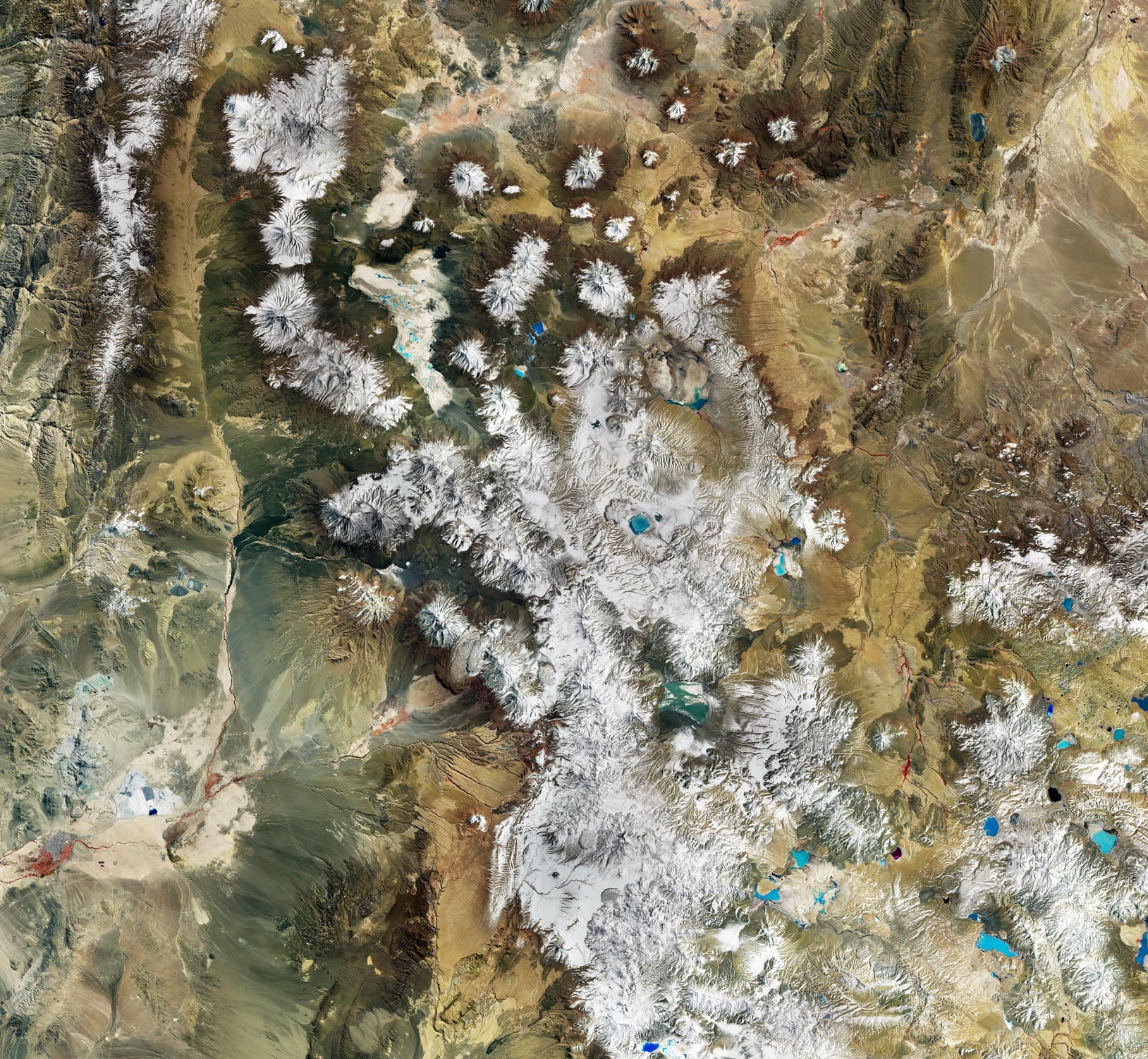 Un satélite retrata desde el espacio las lagunas de colores del Altiplano andino